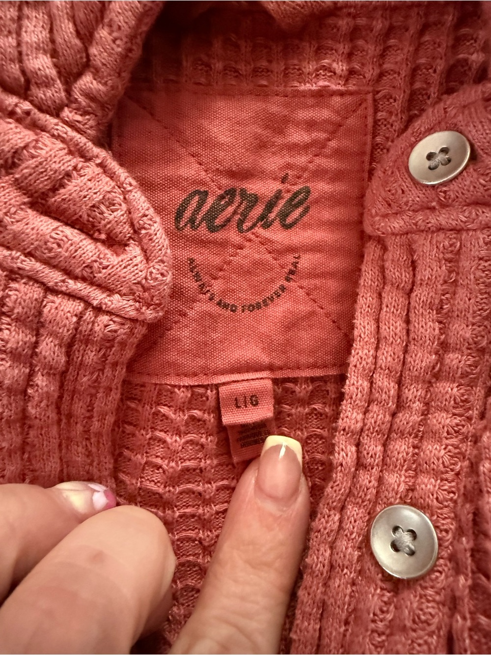 Aerie women’s button down size L but fits oversized - Picture 2 of 3